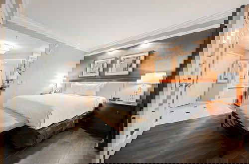 Photo 56 - StripViewSuites at Signature