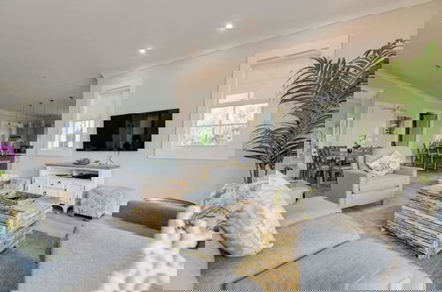 Photo 7 - Springtide House by Brightwild Waterfront Pool