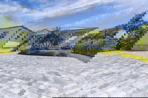 Photo 3 - Springtide House by Brightwild Waterfront Pool