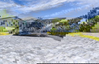Photo 3 - Springtide House by Brightwild Waterfront Pool