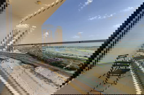 Foto 11 - Maison Privee - Modern Business Bay Retreat w/ Dubai Canal Views
