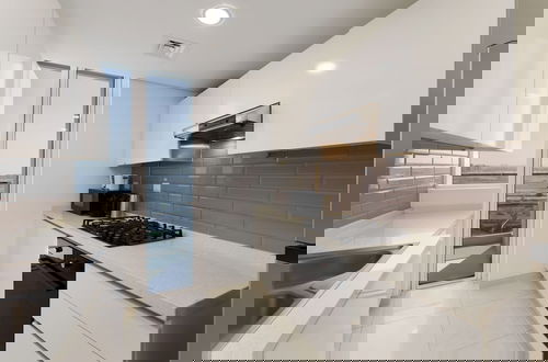 Foto 8 - Maison Privee - Modern Business Bay Retreat w/ Dubai Canal Views