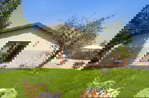 Foto 44 - Inviting Holiday Home in San Costanzo With Swimming Pool