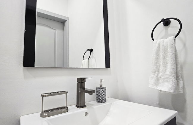 HK Group Hotel - Photo 17