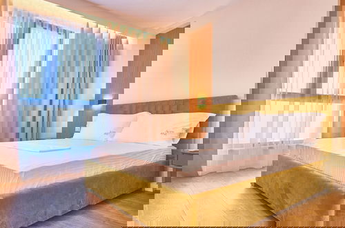 Photo 5 - AZAR LUXURY SUITES