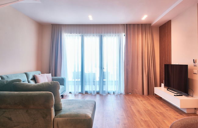AZAR LUXURY SUITES - Photo 46