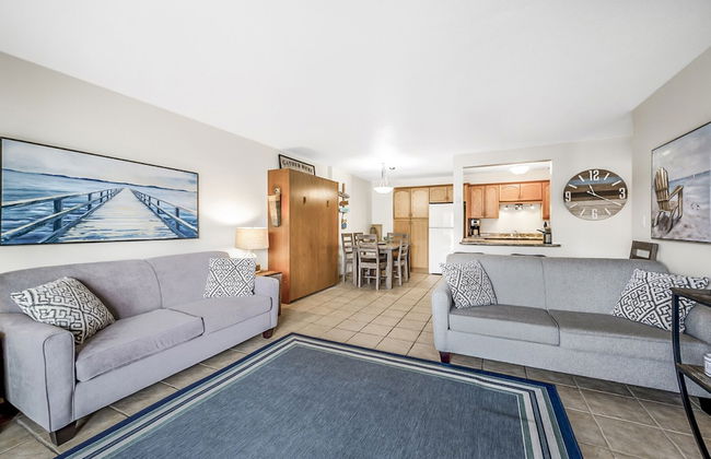 Spacious Lakefront Condo w Amazing View - Foto 9