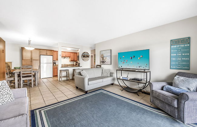 Spacious Lakefront Condo w Amazing View - Foto 11