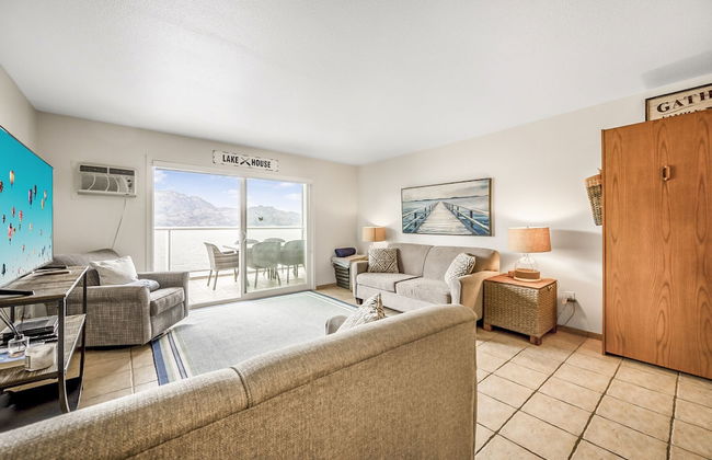 Spacious Lakefront Condo w Amazing View - Foto 10