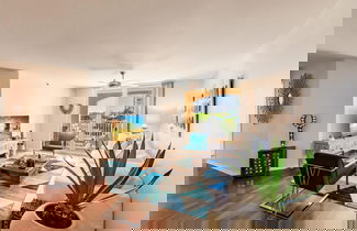 Foto 1 - Stylish 3B Condo w Water Views Minutes From Beach