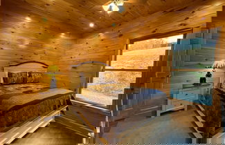 Foto 2 - Charming cabin with an Amazing view! - pet and motorcycle friendly! 2 Bedroom Cabin by RedAwning