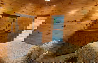 Foto 3 - Charming cabin with an Amazing view! - pet and motorcycle friendly! 2 Bedroom Cabin by RedAwning