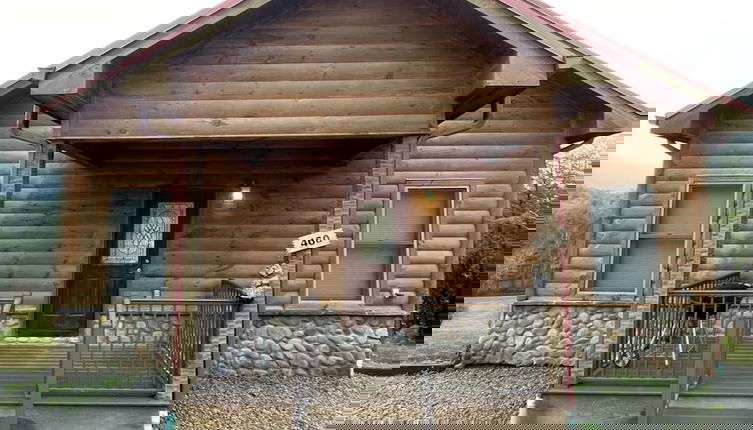 Foto 1 - Charming cabin with an Amazing view! - pet and motorcycle friendly! 2 Bedroom Cabin by RedAwning