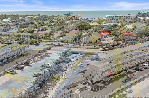 Foto 45 - Sea Winds On Siesta 2 Bedroom Condo by RedAwning