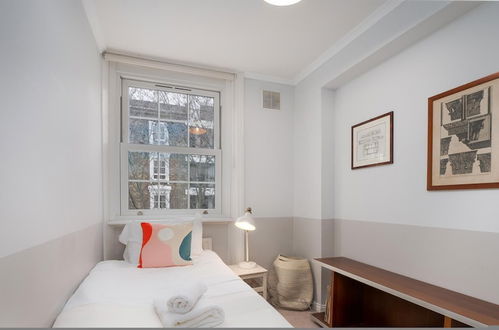 Photo 4 - Fantastic two Bedroom Apartment in Vibrant King s Cross by Underthedoormat