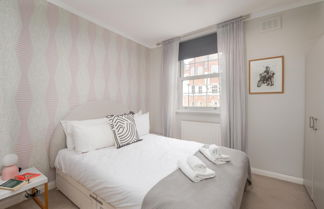 Photo 2 - Fantastic two Bedroom Apartment in Vibrant King s Cross by Underthedoormat