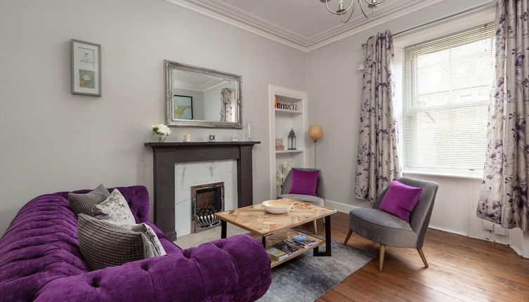 Photo 1 - 412 Lovely 2 Bedroom Apartment in Abbeyhill Colonies Near Holyrood Park and Calton Hill