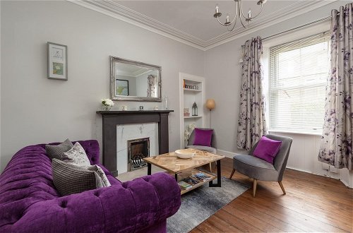 Photo 1 - 412 Lovely 2 Bedroom Apartment in Abbeyhill Colonies Near Holyrood Park and Calton Hill