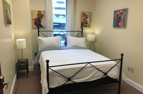 Photo 6 - City Sights 2 Queen Beds Downtown Apt