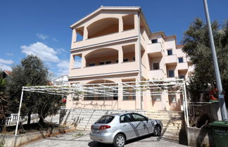 Foto 1 - Charming 2-bed Apartment in Okrug Gornji