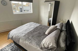 Photo 3 - Sleek & Cosy 1BD Flat - Mile End