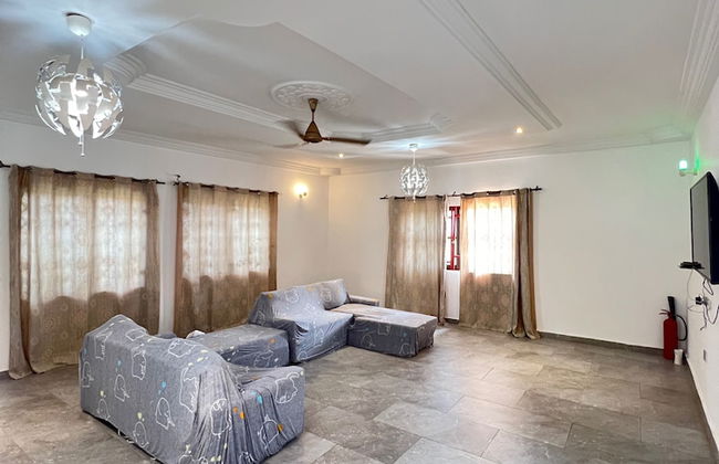 Charming 4-bed House in Kokrobite - Foto 9