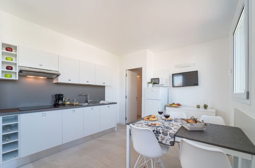 Photo 16 - Stylish Residenza Torre Bianca 2 Bedroom Apartment Sleeps 5