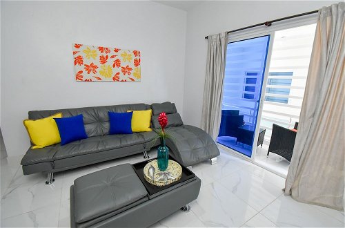 Photo 59 - Exotic Beach Vacation Apartment with Picuzzi