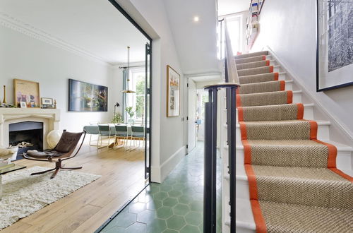 Photo 6 - Gorgeous Stylish Interior Designed 5 Bed Home in Holland Park - Superb Location