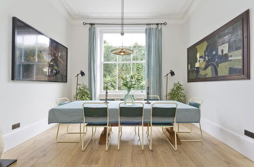 Photo 1 - Gorgeous Stylish Interior Designed 5 Bed Home in Holland Park - Superb Location