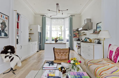 Photo 21 - Gorgeous Stylish Interior Designed 5 Bed Home in Holland Park - Superb Location