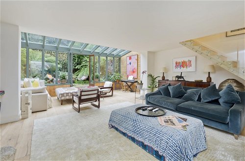 Foto 12 - Gorgeous Stylish Interior Designed 5 Bed Home in Holland Park - Superb Location