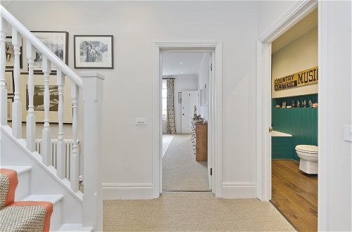 Photo 44 - Gorgeous Stylish Interior Designed 5 Bed Home in Holland Park - Superb Location