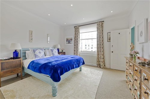 Foto 37 - Gorgeous Stylish Interior Designed 5 Bed Home in Holland Park - Superb Location