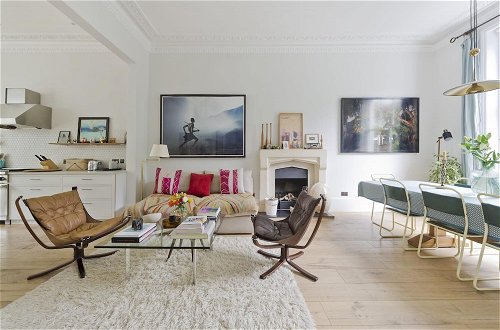 Foto 20 - Gorgeous Stylish Interior Designed 5 Bed Home in Holland Park - Superb Location