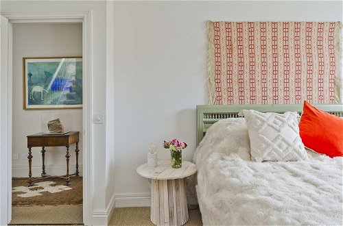 Photo 42 - Gorgeous Stylish Interior Designed 5 Bed Home in Holland Park - Superb Location
