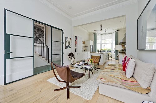 Photo 2 - Gorgeous Stylish Interior Designed 5 Bed Home in Holland Park - Superb Location