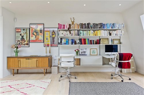 Photo 50 - Gorgeous Stylish Interior Designed 5 Bed Home in Holland Park - Superb Location