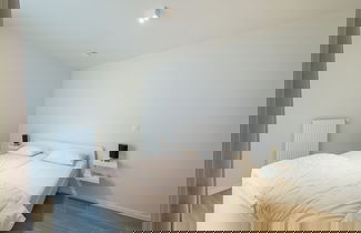 Foto 2 - Bright Apartment Near the Center