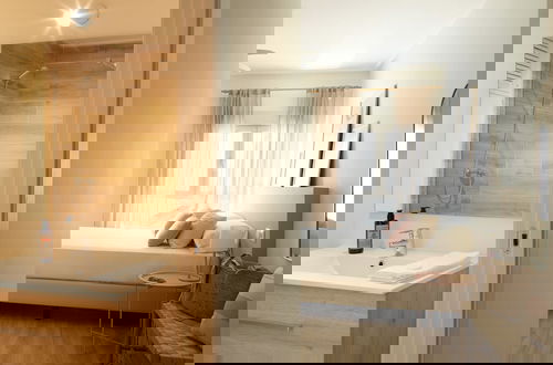Photo 52 - LAN Suites
