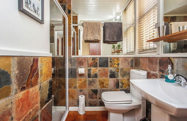 Toms Guest House - Photo 53