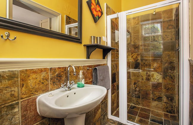 Toms Guest House - Photo 56