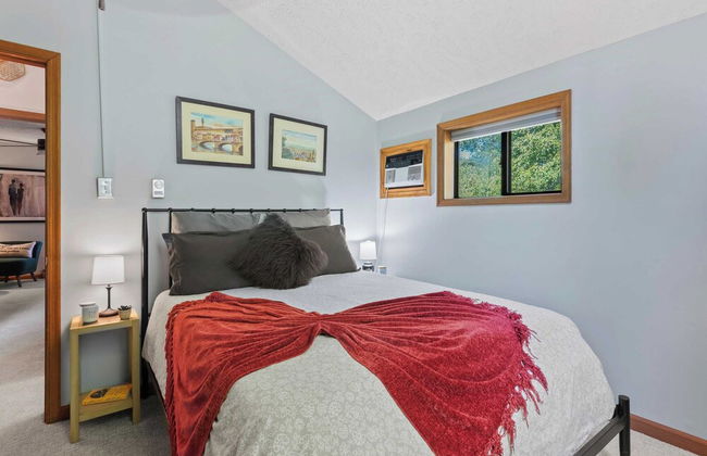 Waterside Haven by Avantstay Lakefront, Hot Tub, Game Room, Fire Pit - Photo 26