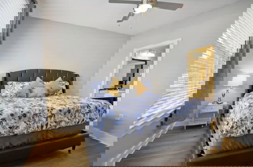 Photo 5 - River House Apartments