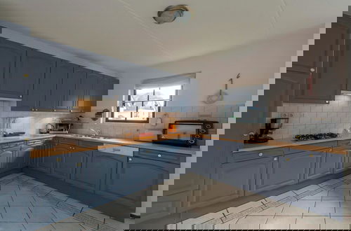 Foto 7 - Spacious Villa With Garden