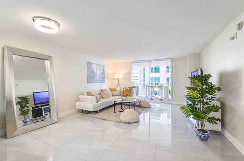 Photo 13 - Fantastic Condo At Brickell With Pool