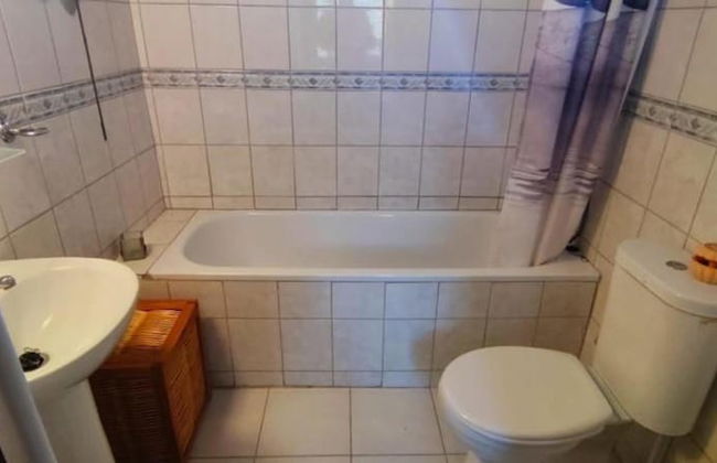 Villa - Private Pool, Free Parking & pet Friendly - Photo 15