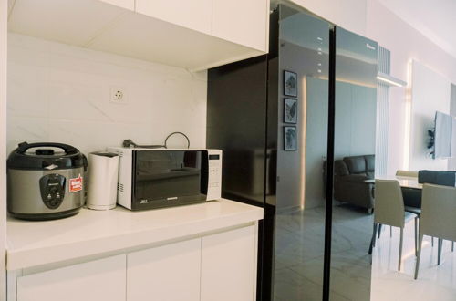 Photo 10 - Homey And Spacious 3Br At Sky House Bsd Apartment