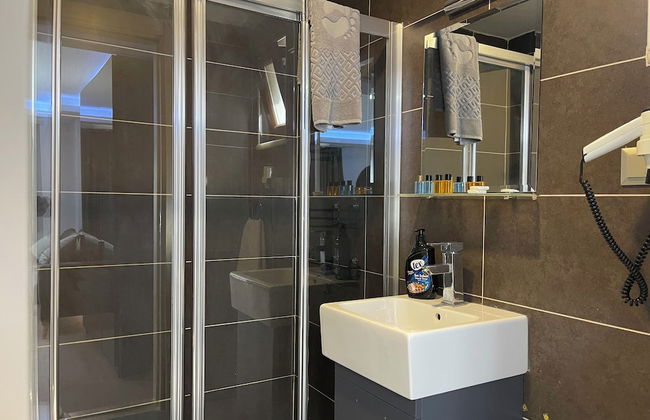 Elegance Suites - Photo 38