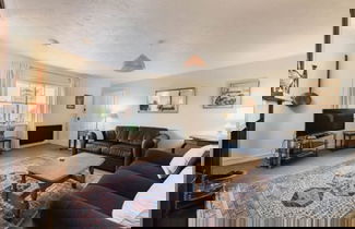 Photo 2 - Host Stay Manor View